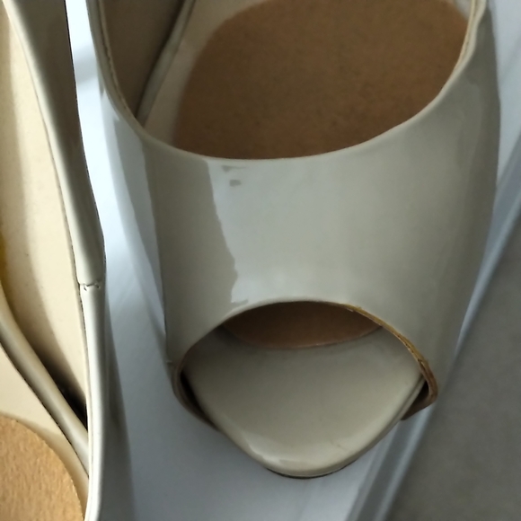 Guess Nude / Beige Peep Toe Heels sz9 - Picture 3 of 10
